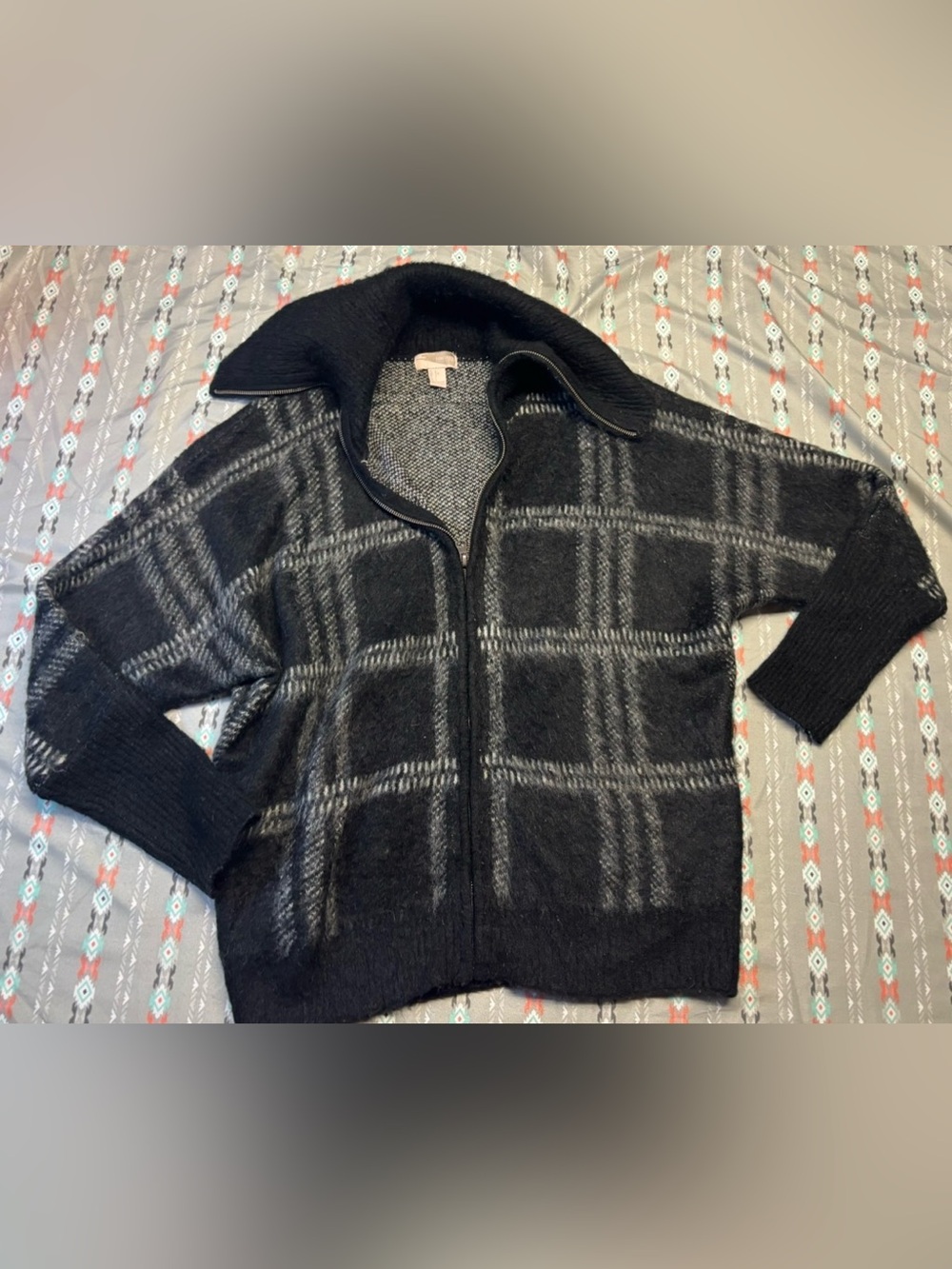 ⚛️Forever 21 Black and Gray Plaid Zip-Up Sweater
